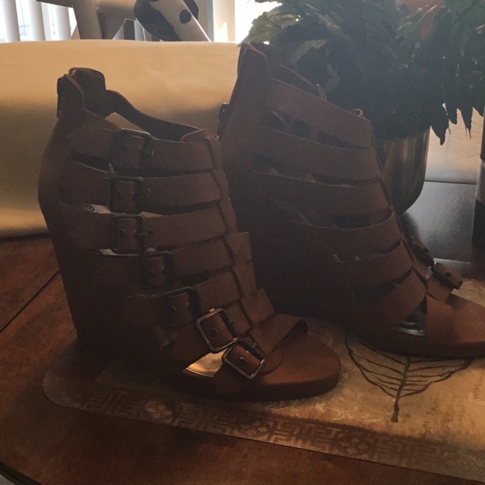 Heeled sandals